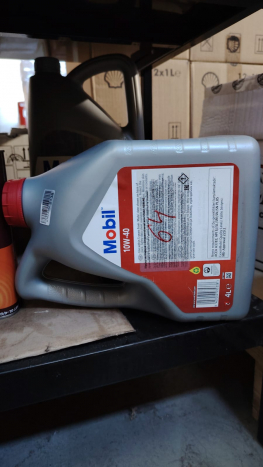 Mobil 10W-40  (4 литра(брак))